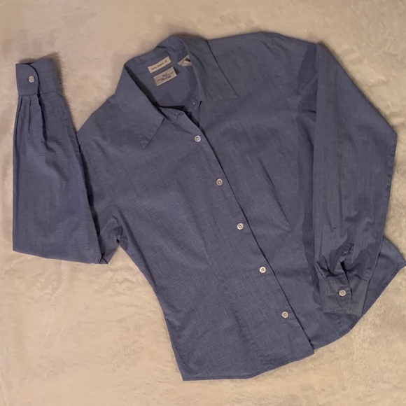 GAP woman’s buttoned down pleated shirt - Picture 1 of 6